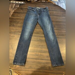 LEVI’S Slimming Skinny Dark Blue Wash Denim Stretch Jeans Women’s Size 30